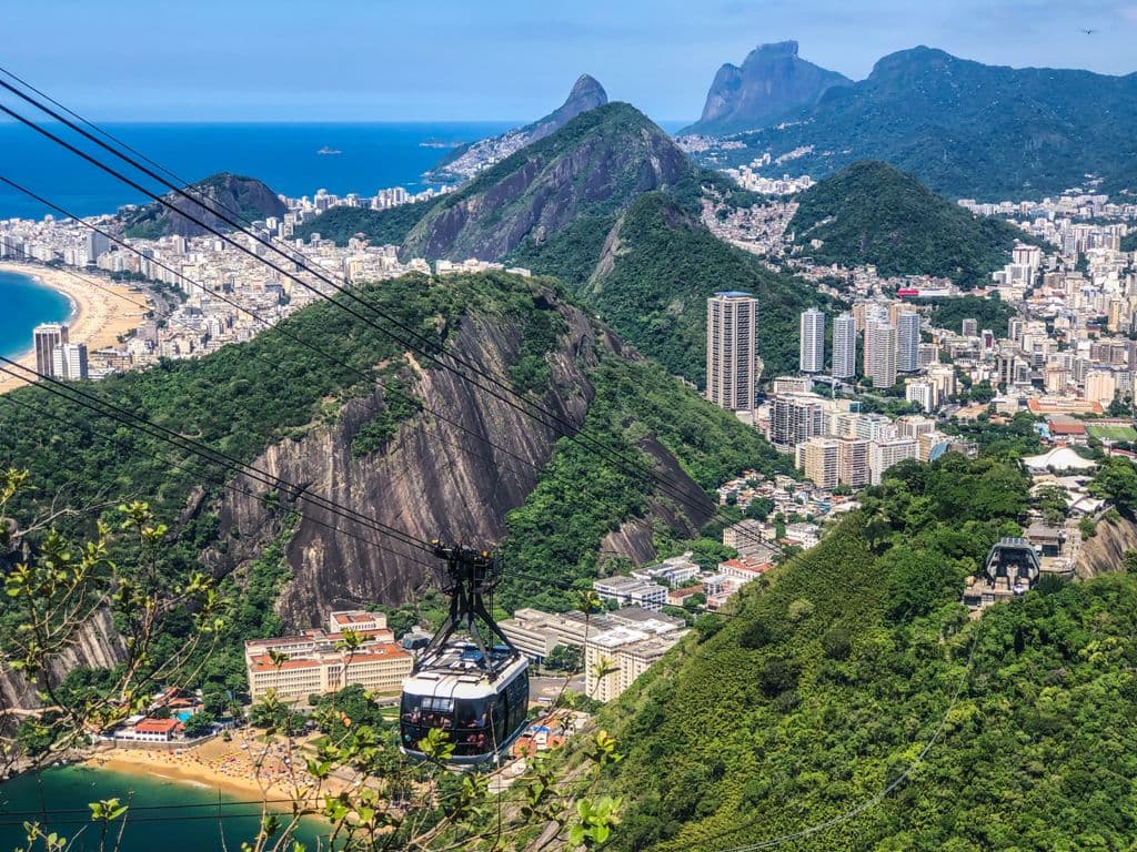 VOO DE HELICÓPTERO — imagem 1 de 5